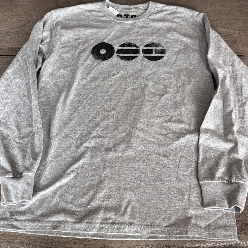 BTS Target Exclusive Long Sleeve T-Shirt - Gray M
(New)